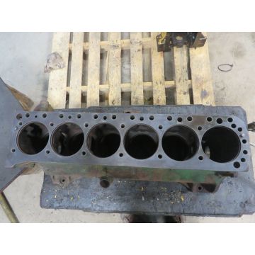 Oliver OL 265 Engine Block Used 157329A-221120C BACK OF BLOCK HAS BROKEN BOLT
