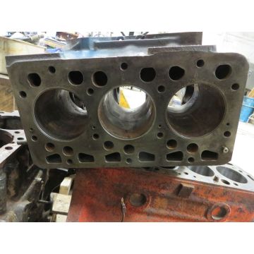 Long D-124 Engine Block Good Used 28081978, ESN: 429015
