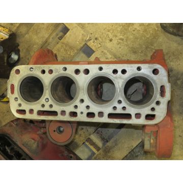 International C132 Engine Block Good Used 366204R3